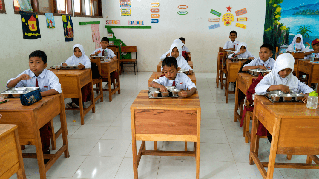 MBG SPPG Topoyo Kabubu Jangkau SD Wailotong dan Ribuan Penerima Manfaat MBG SPPG Topoyo Kabubu Jangkau SD Wailotong dan Ribuan Penerima Manfaat