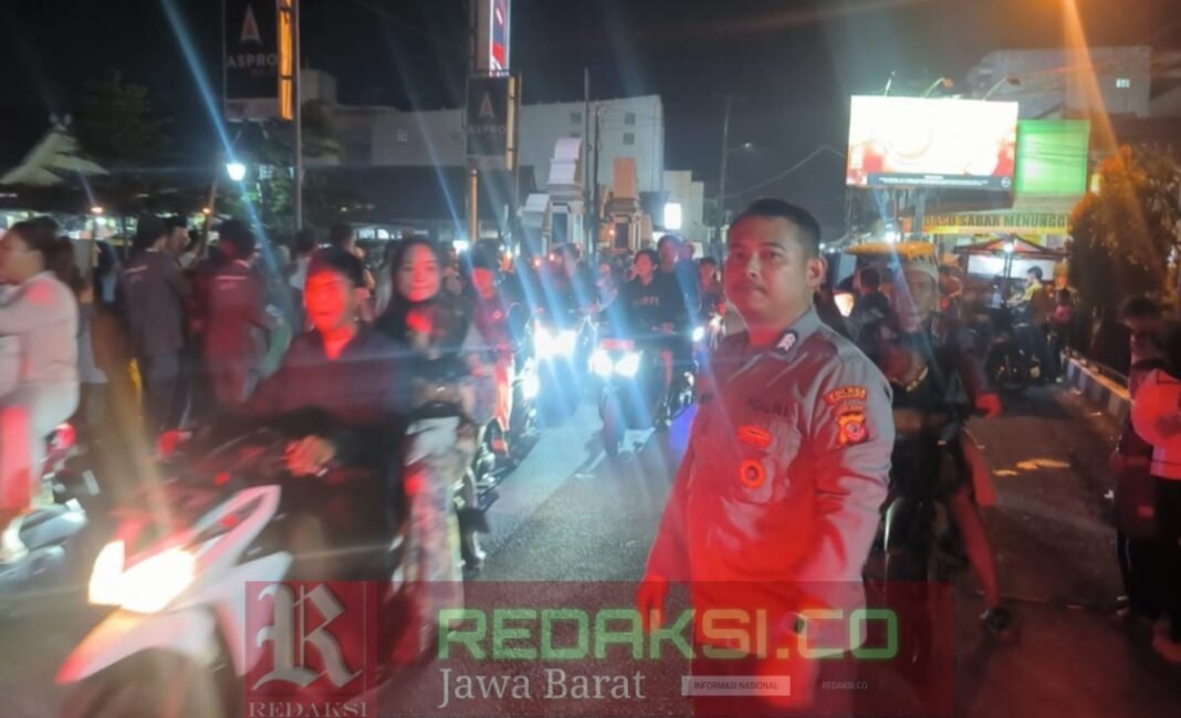 Sinergi Polisi dan Masyarakat Jaga Kondusivitas Malam Tahun Baru Islam 1448 H Sinergi Polisi dan Masyarakat Jaga Kondusivitas Malam Tahun Baru Islam 1448 H
