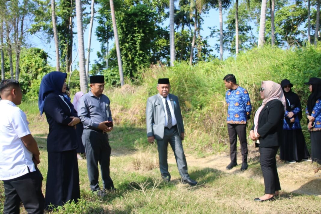 Sekda Pasangkayu Tinjau Lokasi Pembangunan Sekolah Rakyat, Perkuat Komitmen Pemerataan Pendidikan Sekda Pasangkayu Tinjau Lokasi Pembangunan Sekolah Rakyat, Perkuat Komitmen Pemerataan Pendidikan