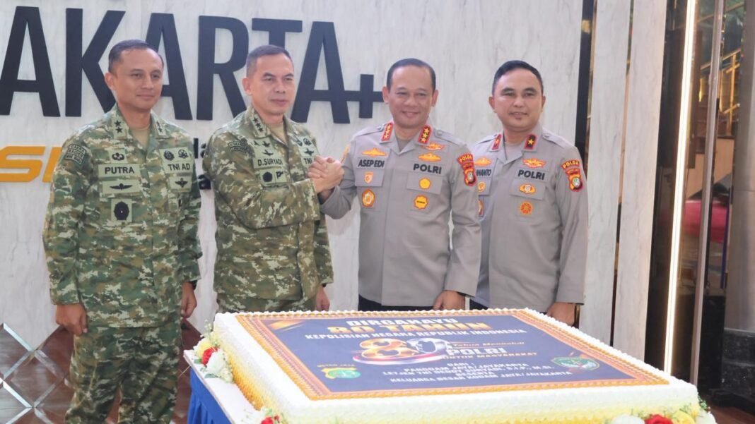 *Pangdam Jaya Sambangi Polda Metro Jaya, Beri Ucapan Hari Bhayangkara ke-80* *Pangdam Jaya Sambangi Polda Metro Jaya, Beri Ucapan Hari Bhayangkara ke-80*