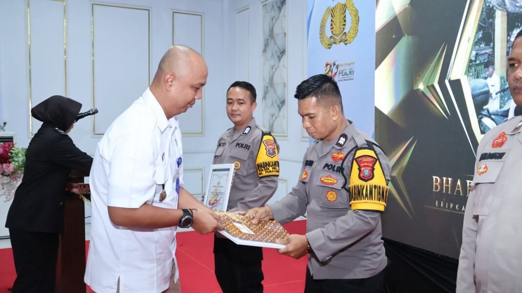 Tasyakuran Hari Bhayangkara Ke-80, Kapolres Langkat Tegaskan Komitmen Polri Hadir untuk Masyarakat Tasyakuran Hari Bhayangkara Ke-80, Kapolres Langkat Tegaskan Komitmen Polri Hadir untuk Masyarakat