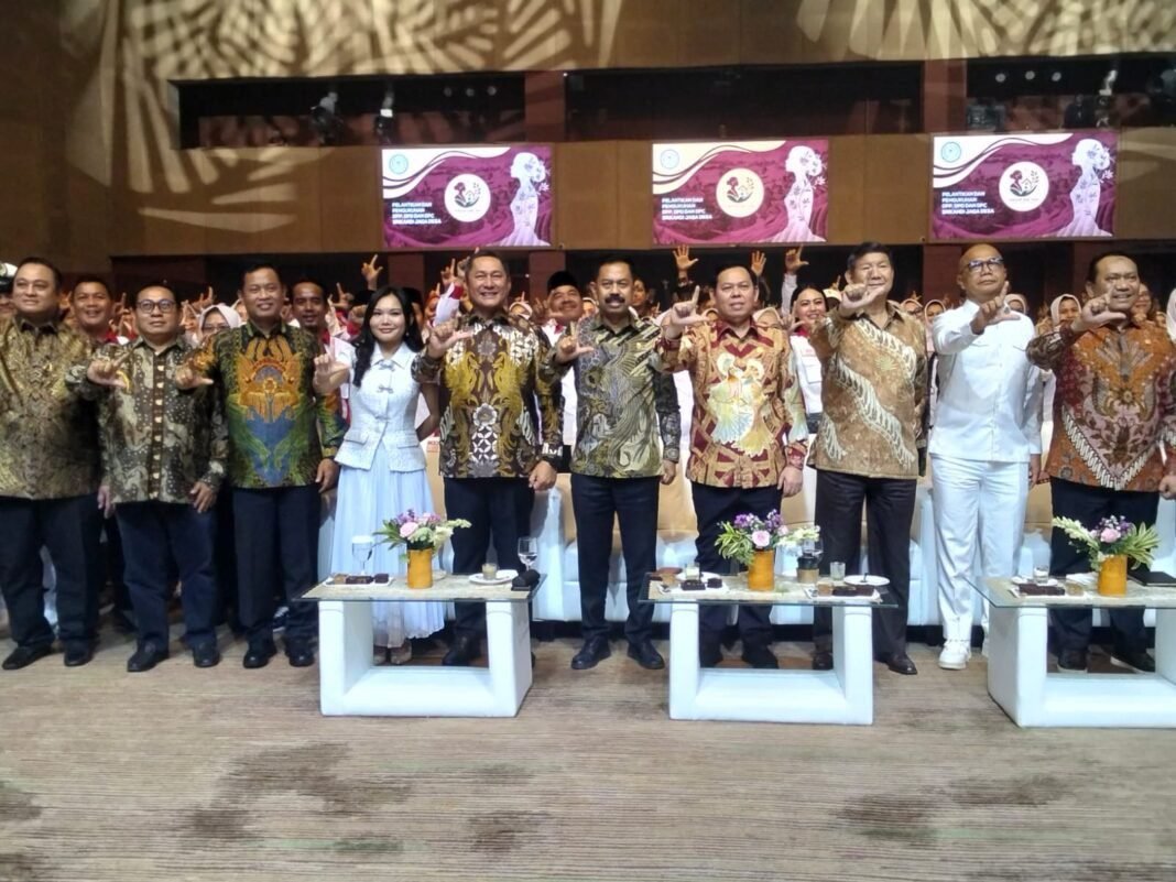 Hashim Lantik Pengurus Nasional Srikandi Jaga Desa, Perempuan Siap Kawal Program Strategis Pemerintah Hashim Lantik Pengurus Nasional Srikandi Jaga Desa, Perempuan Siap Kawal Program Strategis Pemerintah