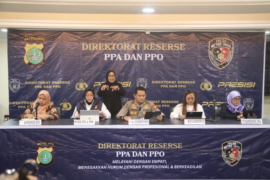 *Polda Metro Jaya Ungkap 2 Perkara TPPO di Lokasari dan Cibitung, 13 Tersangka Ditetapkan* *Polda Metro Jaya Ungkap 2 Perkara TPPO di Lokasari dan Cibitung, 13 Tersangka Ditetapkan*