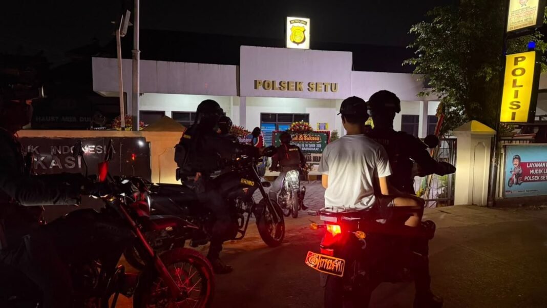 *Brimob Polda Metro Jaya Gagalkan Balap Liar, Dua Remaja Diamankan di Bekasi* *Brimob Polda Metro Jaya Gagalkan Balap Liar, Dua Remaja Diamankan di Bekasi*