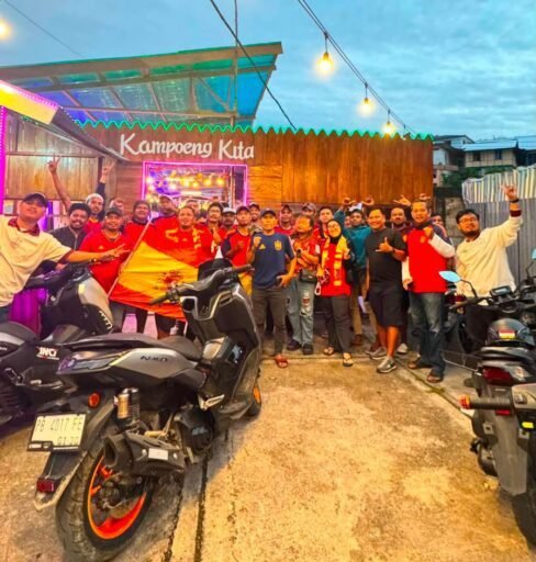 Merah Kuning Berkibar di Kota Pala, Fans Espana Fakfak Rayakan Kemenangan 2-1 Atas Belgia Merah Kuning Berkibar di Kota Pala, Fans Espana Fakfak Rayakan Kemenangan 2-1 Atas Belgia