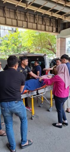 Sidokkes Polres Jakpus Gerak Cepat Evakuasi Perempuan Alami Pendarahan di Stasiun Sawah Besar* Sidokkes Polres Jakpus Gerak Cepat Evakuasi Perempuan Alami Pendarahan di Stasiun Sawah Besar*