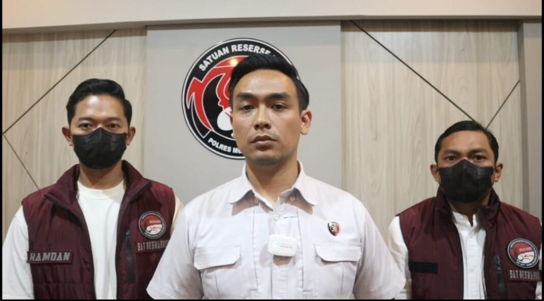 PolresMetroJakartaBaratBongkarClandestineNarkotikaSemarang308RbButirKarisoprodol250KgBubukKarisoprodolDisita PolresMetroJakartaBaratBongkarClandestineNarkotikaSemarang308RbButirKarisoprodol250KgBubukKarisoprodolDisita