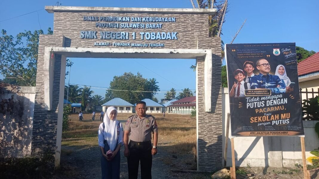 Hari Pertama Sekolah, Personel Polres Mamuju Tengah Kompak Antar Anak Lewat Gerakan GAMAS 2026 Hari Pertama Sekolah, Personel Polres Mamuju Tengah Kompak Antar Anak Lewat Gerakan GAMAS 2026