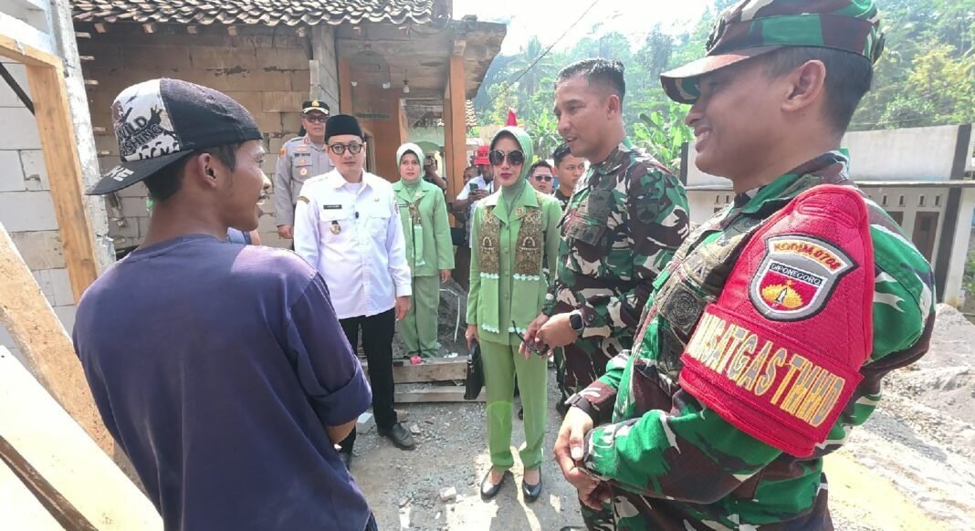 Lima Rumah Warga Desa Watuduwur Direhab Melalui Program TMMD Reguler Ke-129 Kodim 0708 Purworejo Lima Rumah Warga Desa Watuduwur Direhab Melalui Program TMMD Reguler Ke-129 Kodim 0708 Purworejo