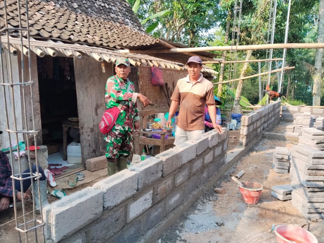 Manfaatkan Pra TMMD, Pengerjaan RTLH TMMD Reguler . di Watuduwur . Pemasangan Hebel Manfaatkan Pra TMMD, Pengerjaan RTLH TMMD Reguler . di Watuduwur . Pemasangan Hebel
