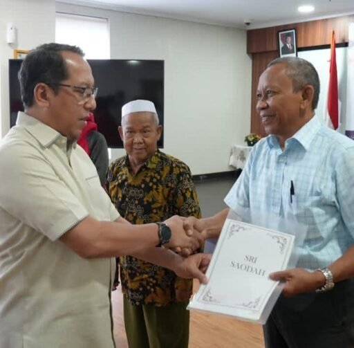 Tiga Sertipikat Residu Rampung Diserahkan,Kantah Jakarta Pusat TegaskanTak Ada Hak Tanah Warga yang Diabaikan Tiga Sertipikat Residu Rampung Diserahkan,Kantah Jakarta Pusat TegaskanTak Ada Hak Tanah Warga yang Diabaikan
