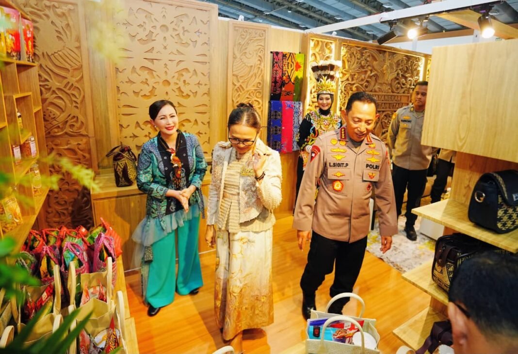 *Kapolri Hadiri Bazar Kreasi Bhayangkari Nusantara 2026, Perkuat Pemberdayaan UMKM dan Budaya Lokal* *Kapolri Hadiri Bazar Kreasi Bhayangkari Nusantara 2026, Perkuat Pemberdayaan UMKM dan Budaya Lokal*