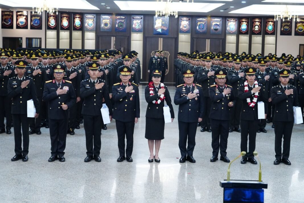 *Wakapolri kepada 282 Perwira Remaja Akpol: Kepercayaan Masyarakat Dibangun dari Integritas* *Wakapolri kepada 282 Perwira Remaja Akpol: Kepercayaan Masyarakat Dibangun dari Integritas*