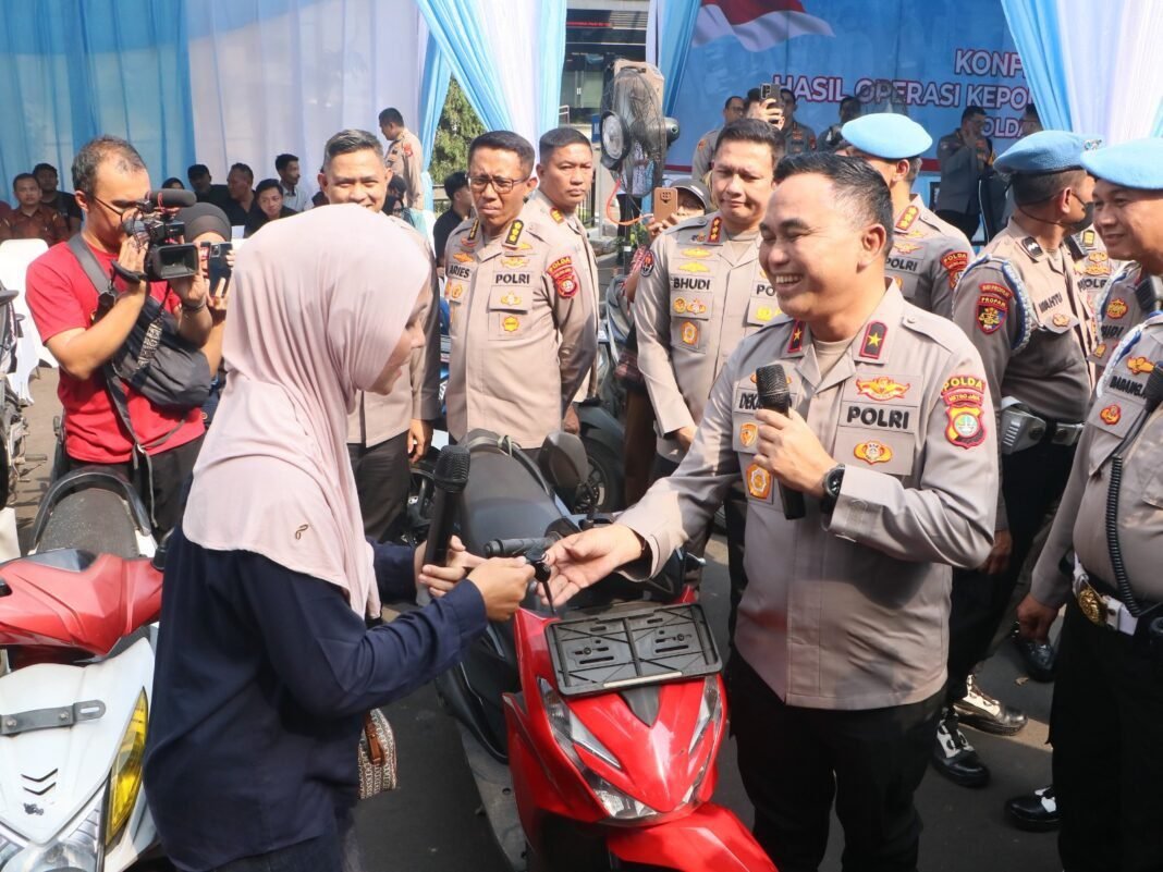 *Polda Metro Jaya Kembalikan 67 Kendaraan kepada Pemilik yang Sah* *Polda Metro Jaya Kembalikan 67 Kendaraan kepada Pemilik yang Sah*