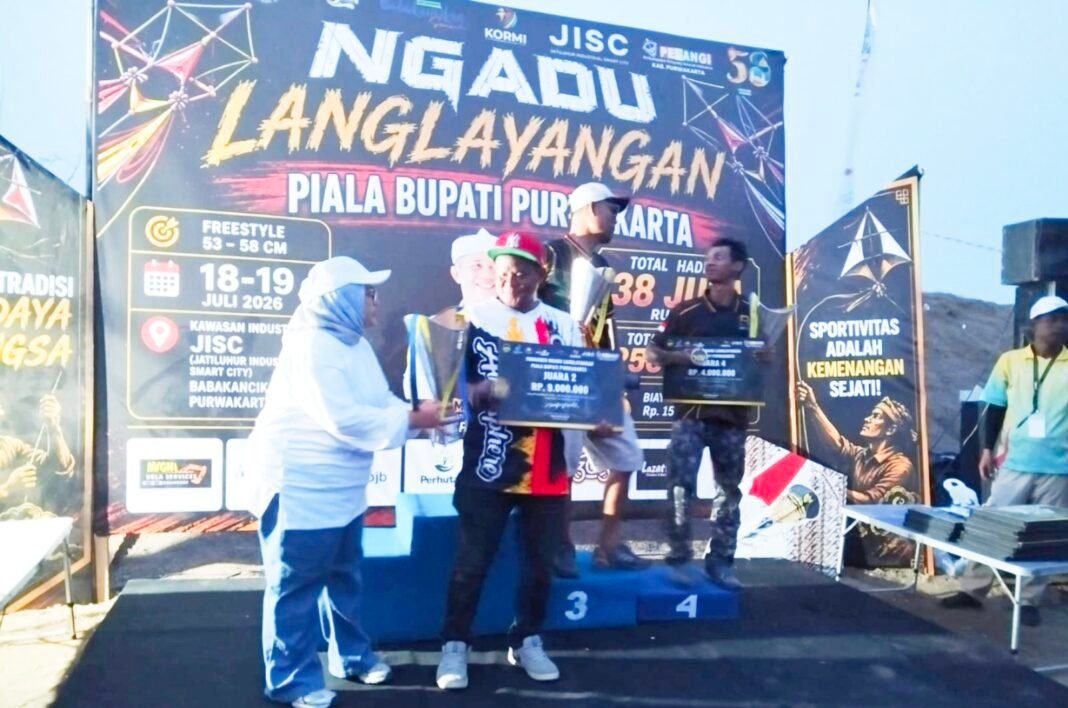 Polres Purwakarta Kawal Penutupan Turnamen Layangan Bupati Cup, Ingatkan Faktor Keselamatan Polres Purwakarta Kawal Penutupan Turnamen Layangan Bupati Cup, Ingatkan Faktor Keselamatan