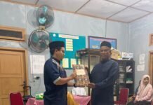 Pj Keuchik Ranto Panyang Timur Serahkan SK Tuha Peut ,Ruswan Sebagai Ketua Periode 2026-2032