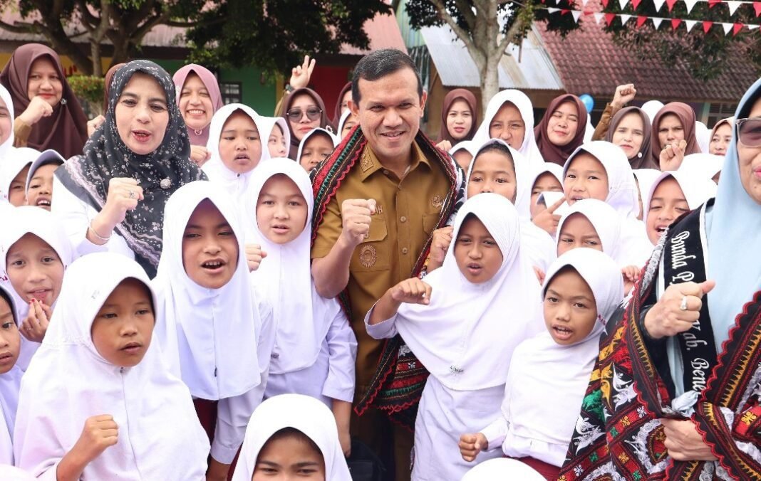 Wagub Aceh Dorong Generasi Muda Kuasai Teknologi Industri Lewat Beasiswa ke Tiongkok Wagub Aceh Dorong Generasi Muda Kuasai Teknologi Industri Lewat Beasiswa ke Tiongkok