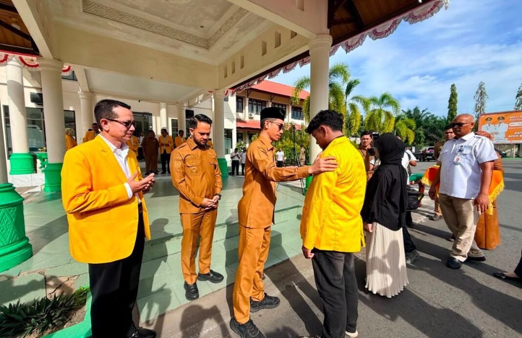 Bupati dan Wakil Bupati Aceh Barat Lepas 604 Mahasiswa KKN Reguler UTU Angkatan XXVI Tahun 2026 Bupati dan Wakil Bupati Aceh Barat Lepas 604 Mahasiswa KKN Reguler UTU Angkatan XXVI Tahun 2026