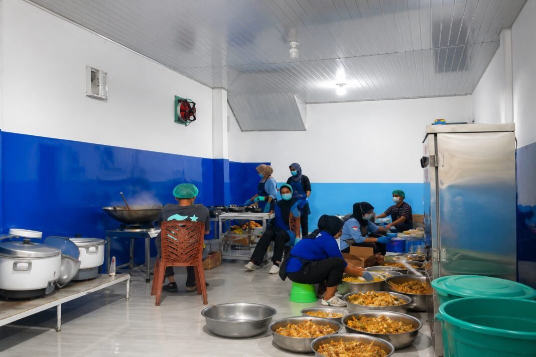 Dapur SPPG Pangale Pangale 2 Bergerak Sejak Dini Hari, Siapkan Ribuan Porsi MBG untuk 2.584 Penerima Manfaat Dapur SPPG Pangale Pangale 2 Bergerak Sejak Dini Hari, Siapkan Ribuan Porsi MBG untuk 2.584 Penerima Manfaat