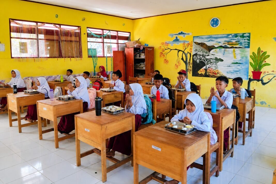 SPPG Topoyo Kabubu Salurkan Makan Bergizi untuk 2.049 Penerima Manfaat di Mamuju Tengah SPPG Topoyo Kabubu Salurkan Makan Bergizi untuk 2.049 Penerima Manfaat di Mamuju Tengah