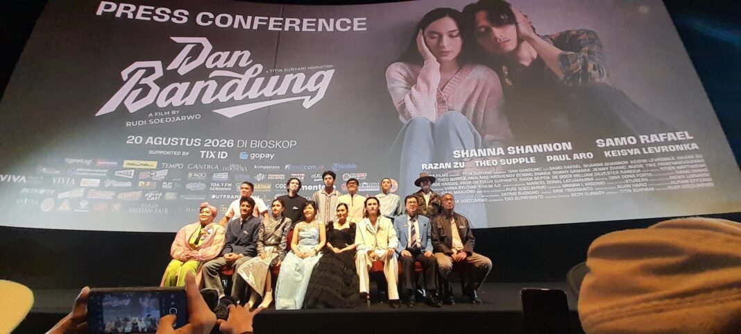 “Dan Bandung” Mulai Menguji Nyali Box Office, Kota Kembang Jadi Titik Panas “Dan Bandung” Mulai Menguji Nyali Box Office, Kota Kembang Jadi Titik Panas