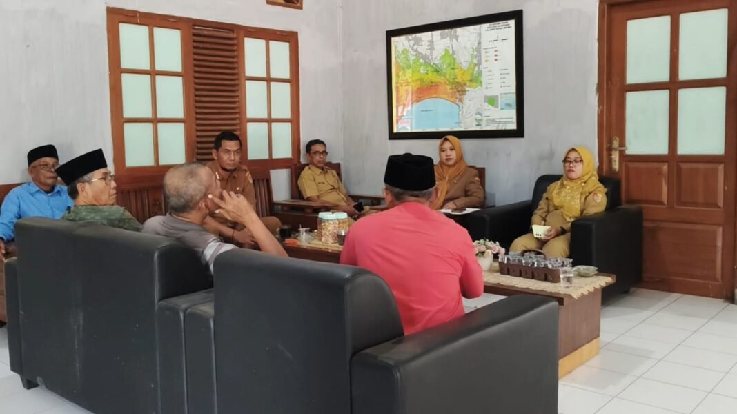 Efisiensi Anggaran Jadi Sorotan, Warga Pertanyakan Wacana Tidak Digelarnya Upacara HUT RI di Alun-Alun Puger Efisiensi Anggaran Jadi Sorotan, Warga Pertanyakan Wacana Tidak Digelarnya Upacara HUT RI di Alun-Alun Puger
