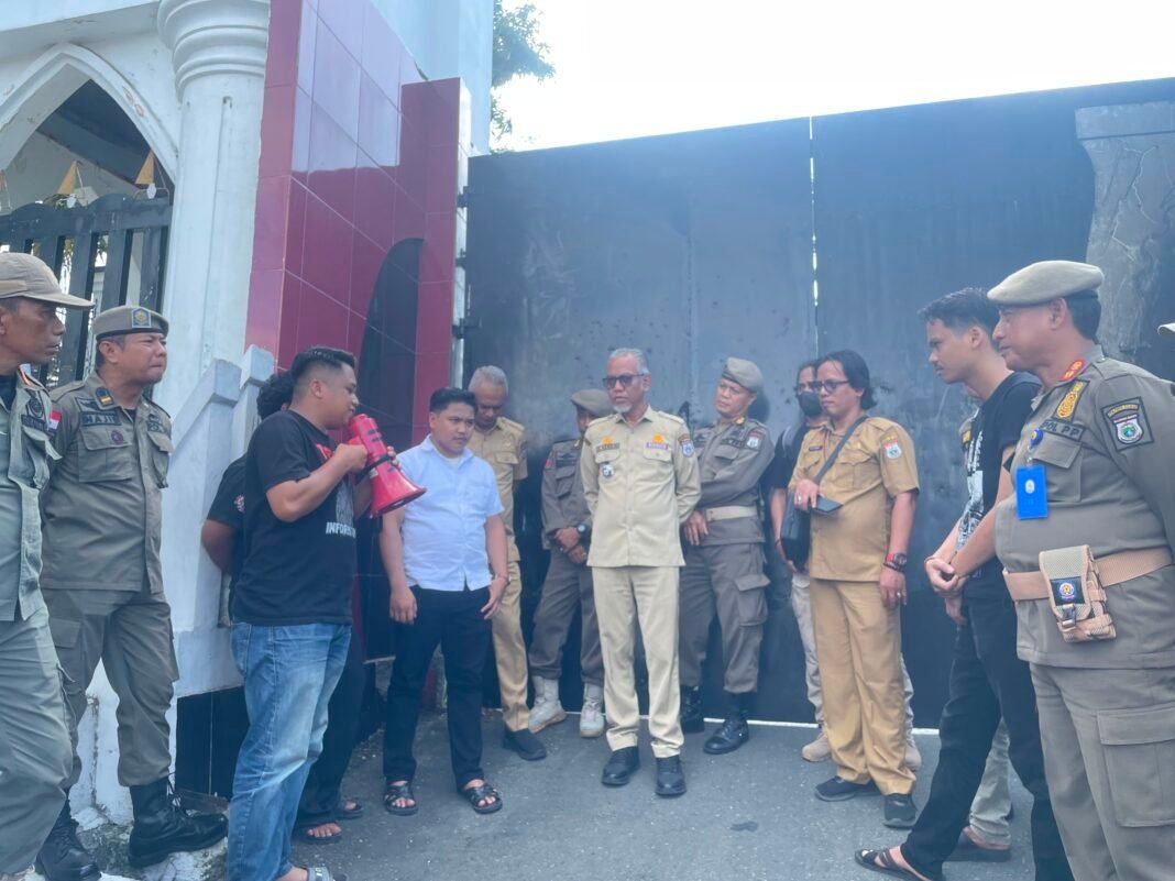 Mahasiswa Desak Kepala BKD Sulbar Mundur, Soroti Terbitnya SK Kenaikan Pangkat ASN Tanpa Persetujuan BKN Mahasiswa Desak Kepala BKD Sulbar Mundur, Soroti Terbitnya SK Kenaikan Pangkat ASN Tanpa Persetujuan BKN