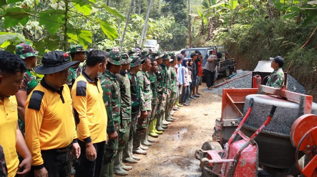 Apel Pagi Satgas TMMD Jadi Awal Pengabdian, Pastikan Personel Siap dan Sasaran Fisik Berjalan Apel Pagi Satgas TMMD Jadi Awal Pengabdian, Pastikan Personel Siap dan Sasaran Fisik Berjalan