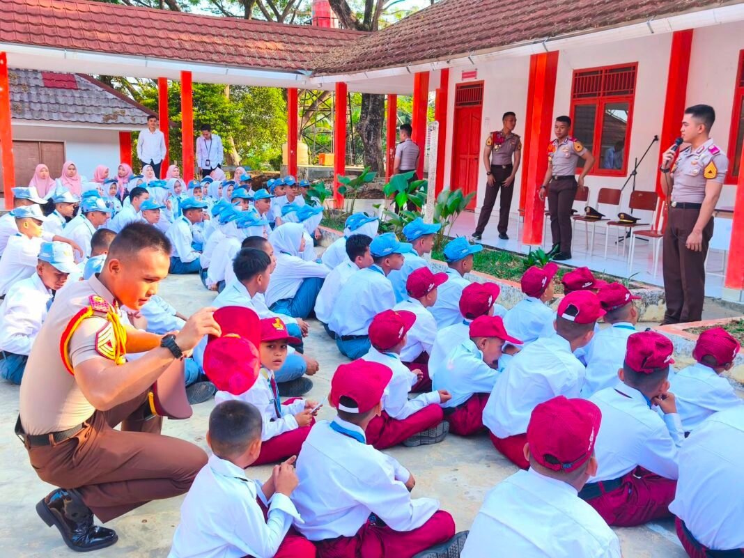 *Polri Kerahkan 372 Taruna Akpol Dampingi Siswa di 73 Sekolah Rakyat Bersama Taruna Akademi TNI* *Polri Kerahkan 372 Taruna Akpol Dampingi Siswa di 73 Sekolah Rakyat Bersama Taruna Akademi TNI*