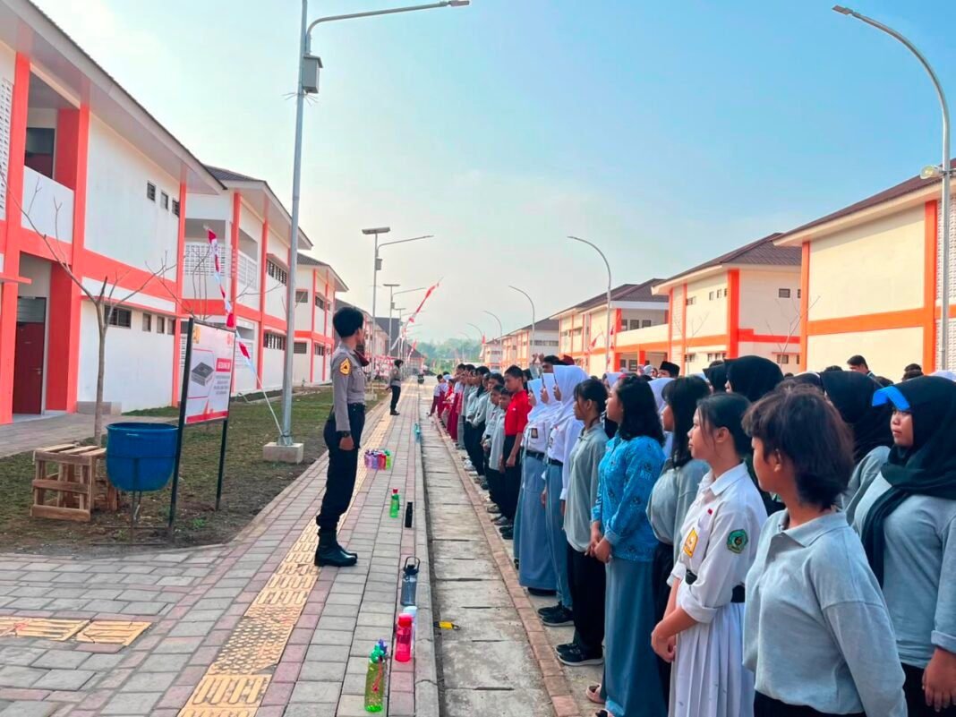 Di Balik Pengabdian Lebih dari 1.000 Taruna 71 Taruni Akpol Perkuat Pembentukan Karakter Siswa SekolahRakyat* Di Balik Pengabdian Lebih dari 1.000 Taruna 71 Taruni Akpol Perkuat Pembentukan Karakter Siswa SekolahRakyat*