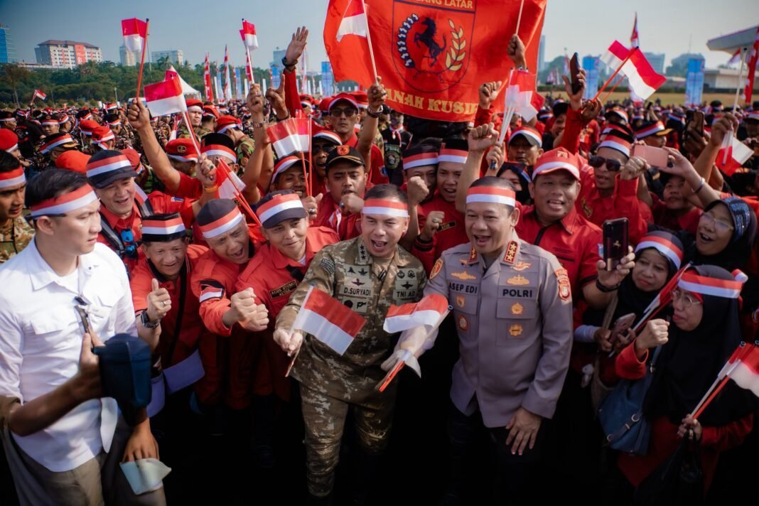 *Polda Metro Jaya Gelar Apel Kebangsaan Sambut Hari Ulang Tahun ke-81 Republik Indonesia* *Polda Metro Jaya Gelar Apel Kebangsaan Sambut Hari Ulang Tahun ke-81 Republik Indonesia*