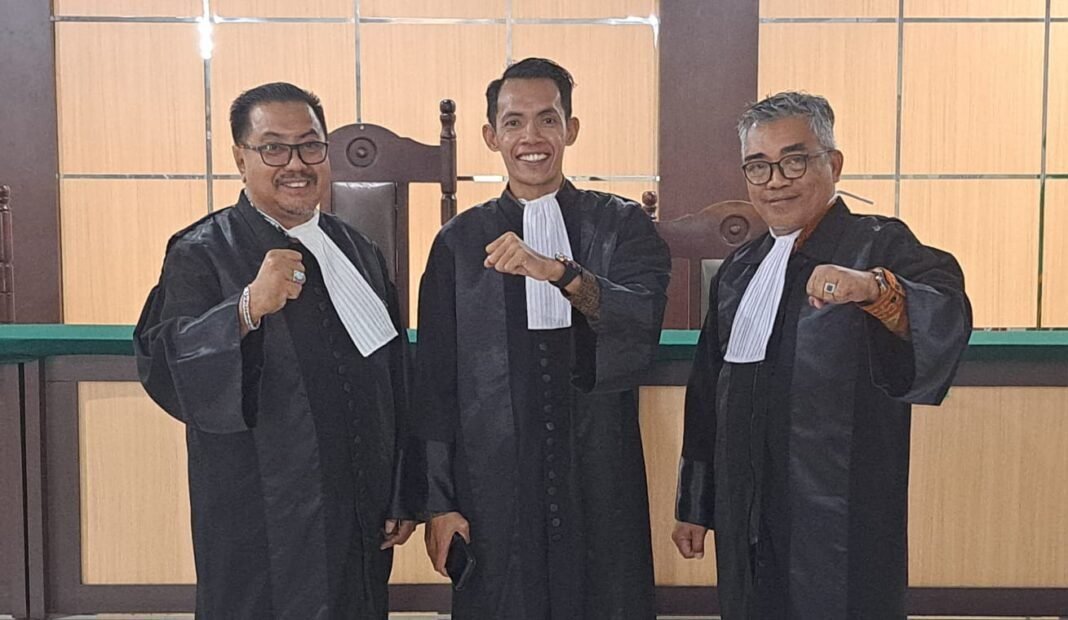 Mantri Jadi Tumbal? PH Bongkar Kejanggalan Dakwaan Kasus KUR BRI Majene Mantri Jadi Tumbal? PH Bongkar Kejanggalan Dakwaan Kasus KUR BRI Majene