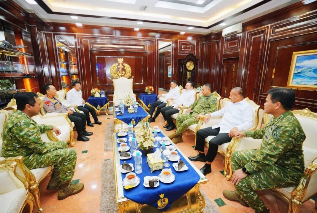 *Kapolri Bersama Menko Polkam dan Pimpinan Lembaga Negara Perkuat Kebersamaan di Mabes TNI AL* *Kapolri Bersama Menko Polkam dan Pimpinan Lembaga Negara Perkuat Kebersamaan di Mabes TNI AL*