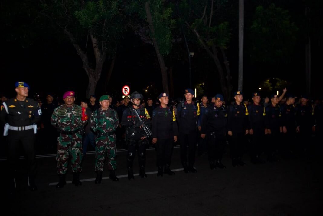 *Polda Metro Jaya Amankan Sejumlah Kegiatan Masyarakat, 8.095 Personel Gabungan Disiapkan* *Polda Metro Jaya Amankan Sejumlah Kegiatan Masyarakat, 8.095 Personel Gabungan Disiapkan*