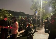 *Brimob Polda Metro Jaya Bubarkan Tawuran di Jaktim, Lima Pemuda dan Satu Senjata Tajam Diamankan*