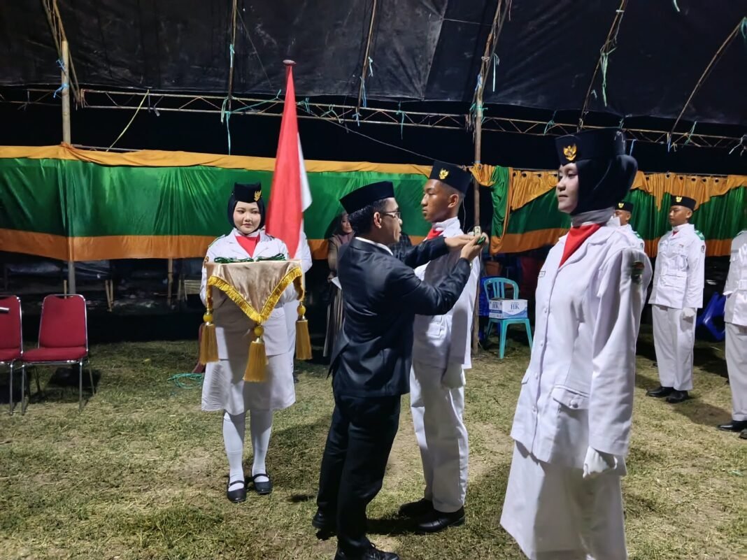 Camat Sampaga Kukuhkan Paskibra HUT ke-81 RI, Tekankan Disiplin dan Karakter Generasi Muda Camat Sampaga Kukuhkan Paskibra HUT ke-81 RI, Tekankan Disiplin dan Karakter Generasi Muda