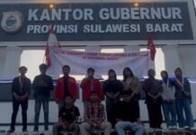 “Bendera Perang” Berkibar di Depan Kantor Gubernur Sulbar, Front Marhaenis Bawa Tiga Tuntutan Rakyat