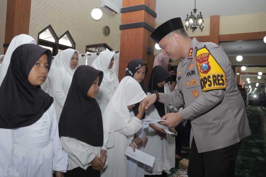 Sentuhan Humanis Polres Blitar Di Hari Maulid Nabi Gelar Pengajian Hingga Santuni Anak Yatim Sentuhan Humanis Polres Blitar Di Hari Maulid Nabi Gelar Pengajian Hingga Santuni Anak Yatim