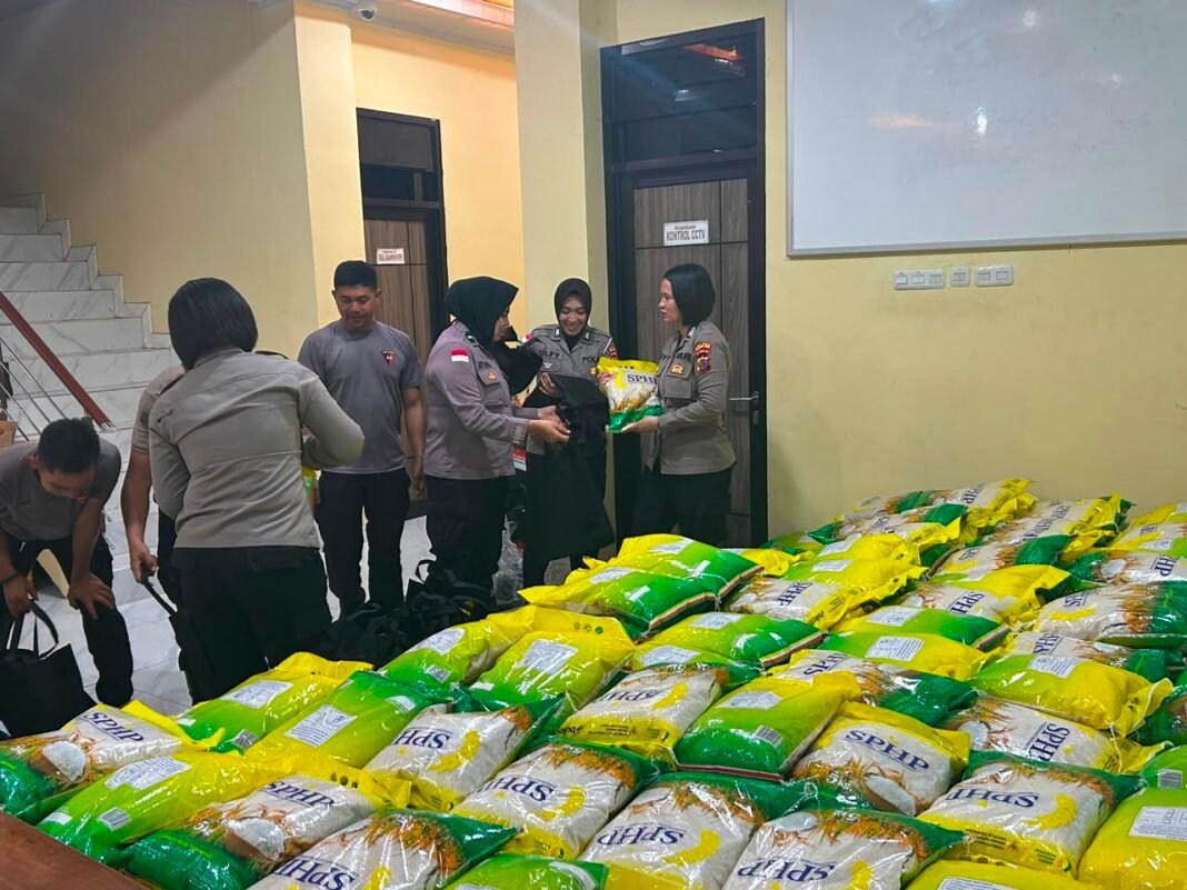 Polri Siapkan 3,500 Paket Sembako Besok Dikirim Ke Nagekeo Dan Ngada Polri Siapkan 3,500 Paket Sembako Besok Dikirim Ke Nagekeo Dan Ngada