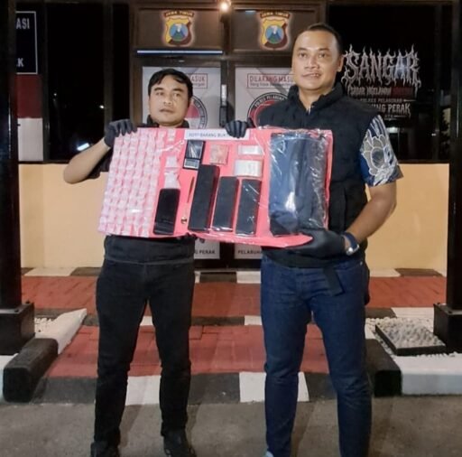 Polres Pelabuhan Tanjung Perak Ungkap Peredaran Narkoba Amankan 672 Paket Sabu Di Semampir Polres Pelabuhan Tanjung Perak Ungkap Peredaran Narkoba Amankan 672 Paket Sabu Di Semampir