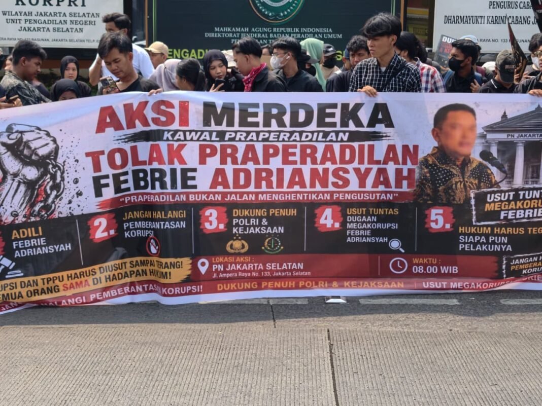 Massa Sampaikan Aspirasi di PN Jaksel, Minta Praperadilan Febrie Adriansyah Ditolak Massa Sampaikan Aspirasi di PN Jaksel, Minta Praperadilan Febrie Adriansyah Ditolak