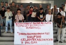 45 Anggota DPRD Sulbar Didesak Buktikan Nyali Lawan Korupsi: “Teken Petisi, atau Kami Bermalam!”