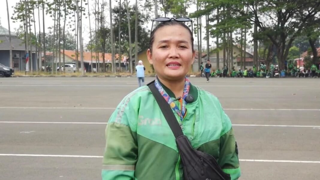*Jaga Jakarta Tetap Kondusif, Ojol Asal Depok Ajak Massa Utamakan Keamanan* *Jaga Jakarta Tetap Kondusif, Ojol Asal Depok Ajak Massa Utamakan Keamanan*