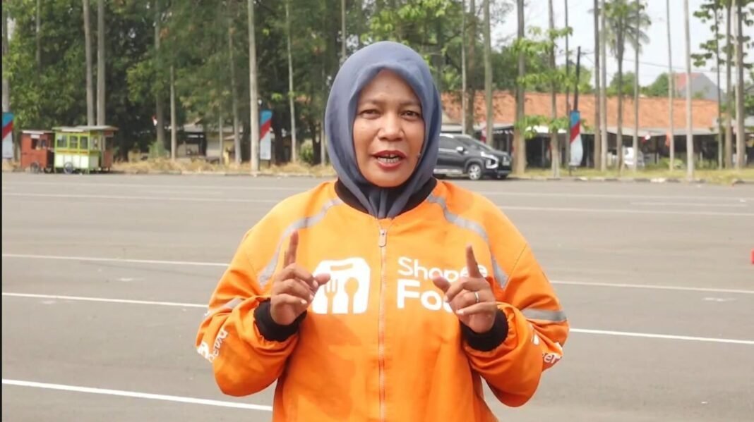 Driver Ojol Ingatkan Peserta Penyampaian Pendapat Jaga Ketertiban dan Jangan Rusak Fasilitas Umum* Driver Ojol Ingatkan Peserta Penyampaian Pendapat Jaga Ketertiban dan Jangan Rusak Fasilitas Umum*