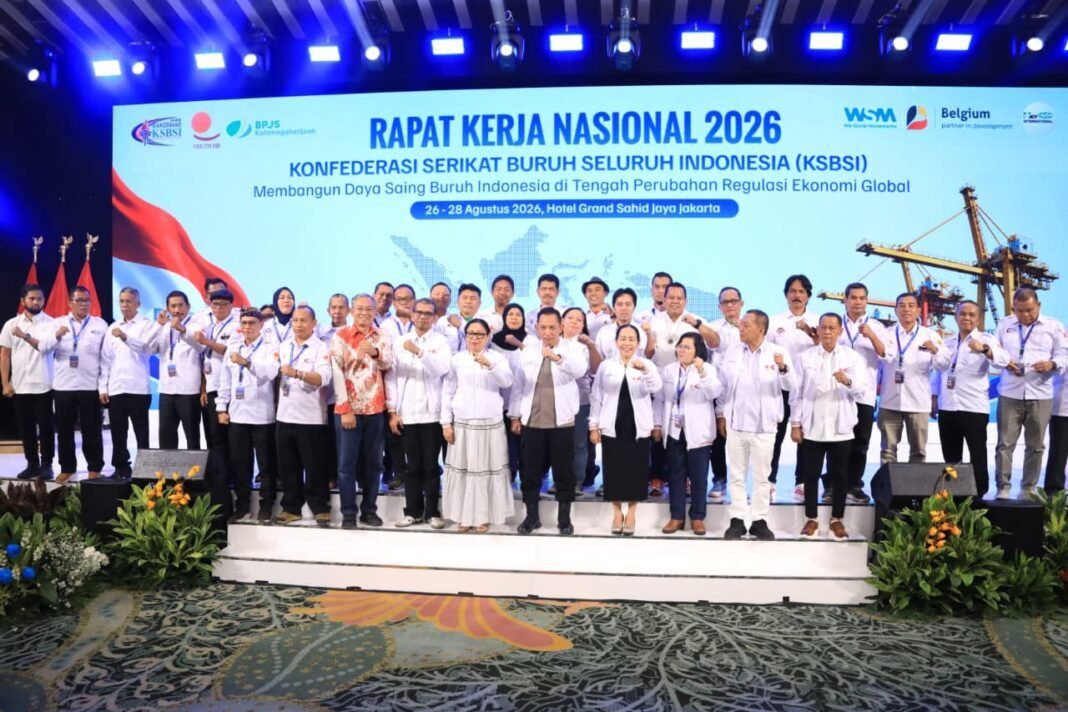 *Kapolri Buruh Indonesia Harus Siap Hadapi Perubahan dan Perkuat Daya Saing Global* *Kapolri Buruh Indonesia Harus Siap Hadapi Perubahan dan Perkuat Daya Saing Global*