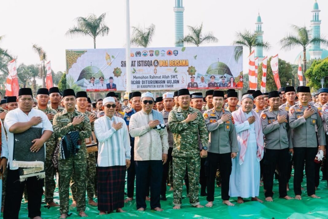 *Sejak 27 Agustus, 200 Perwira dan Bhabin Bergerak Cegah Karhutla, dari Edukasi hingga Shalat Istisqa* *Sejak 27 Agustus, 200 Perwira dan Bhabin Bergerak Cegah Karhutla, dari Edukasi hingga Shalat Istisqa*