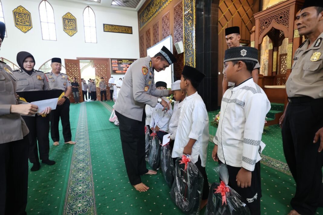 Polda Jatim Peringati Maulid Nabi 1448 H,Perkuat Keimanan Dan Integritas Personel Polda Jatim Peringati Maulid Nabi 1448 H,Perkuat Keimanan Dan Integritas Personel