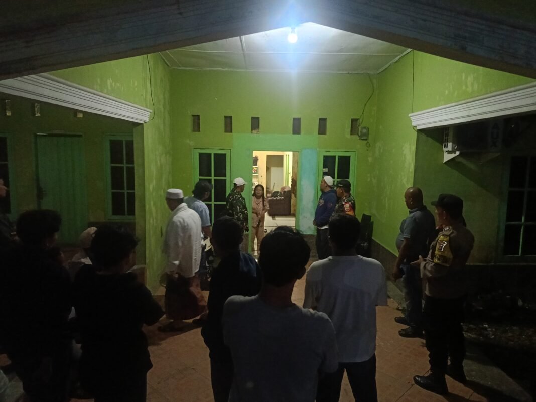 Sterilisasi Kos-Kosan Kembali Digelar di Komplek DPR, Warga Sisir Sejumlah Rumah Indekos Sterilisasi Kos-Kosan Kembali Digelar di Komplek DPR, Warga Sisir Sejumlah Rumah Indekos