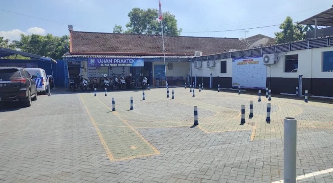 Pengurusan surat izin mengemudi SIM Di satpas polres tulungagung Dikeluhkan Masih adanya praktik Percaluan Pengurusan surat izin mengemudi SIM Di satpas polres tulungagung Dikeluhkan Masih adanya praktik Percaluan