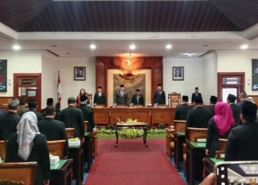 Rapat Paripurna DPRD Tulungagung Bahas Pengucapan Sumpah Wakil Ketua dan Kesepakatan Perubahan KUA-PPAS 2026 Rapat Paripurna DPRD Tulungagung Bahas Pengucapan Sumpah Wakil Ketua dan Kesepakatan Perubahan KUA-PPAS 2026